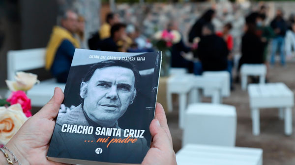 Lilian Cladera presentó su libro homenaje a Chacho Santa Cruz
