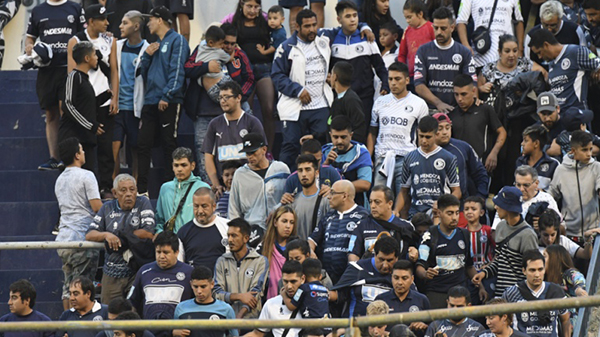 Comienzan a vacunar en las canchas mendocinas