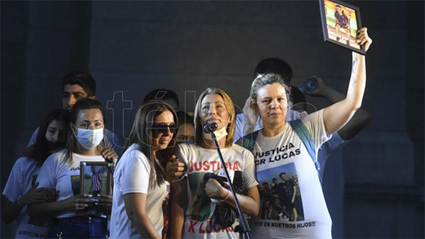 Fuerte reclamo de justicia por el crimen de Lucas: «Su única arma eran los botines rotos»