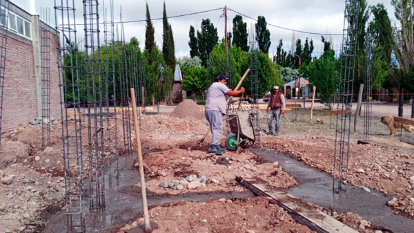 Obras en el SUM y polideportivo de El Sosneado