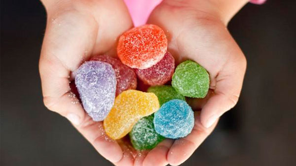 Anmat prohíbe la venta de gomitas con cannabidiol en todo el país