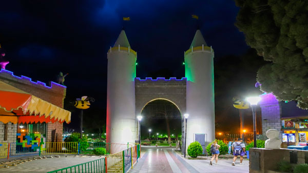 Nueva iluminación en el Parque de los Niños y un sector de avenida Sarmiento