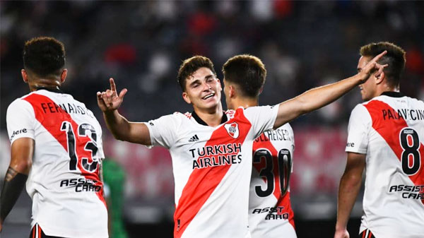 River goleó a Patronato y se acerca al título