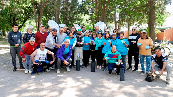 Se entregó material de tejo a los diferentes equipos de adultos mayores