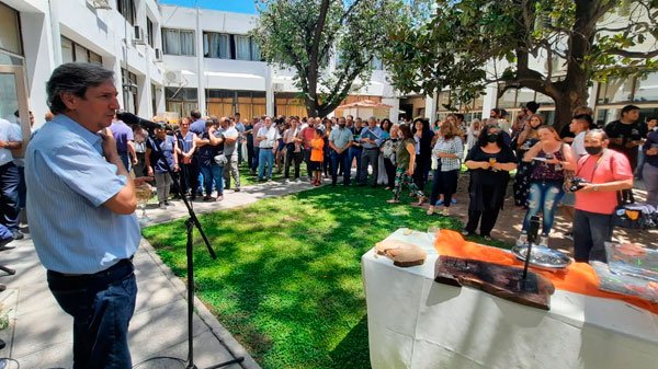 El Intendente brindó con la familia municipal