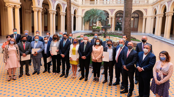 Alberto firmó un nuevo Consenso Fiscal para 2022 con gobernadores de todo el país