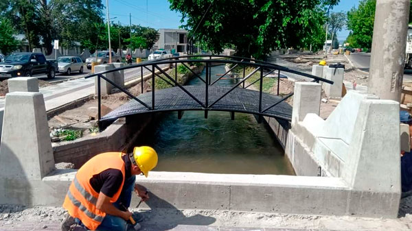 Paseo Luis Huerta: se incorporó un puente peatonal