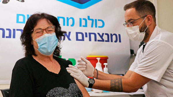 Israel estudia aplicar una cuarta dosis a personas con inmunodeficiencias