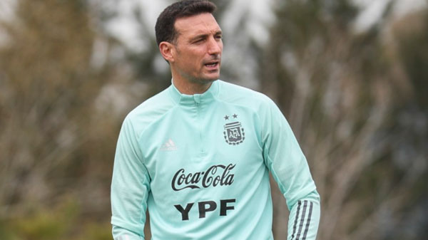 Scaloni no viajará a Chile con la Selección por dar positivo en coronavirus