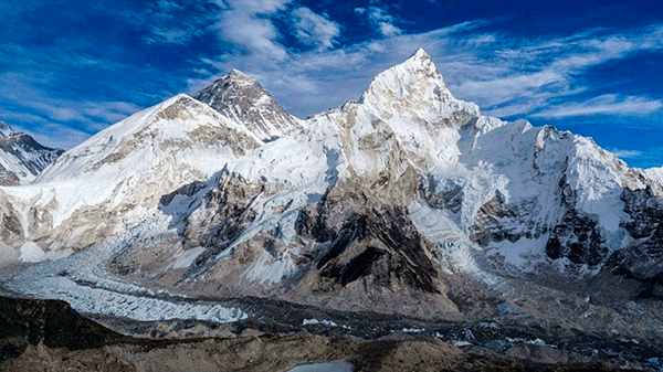 El mayor glaciar del Everest se derrite rápidamente por el cambio climático