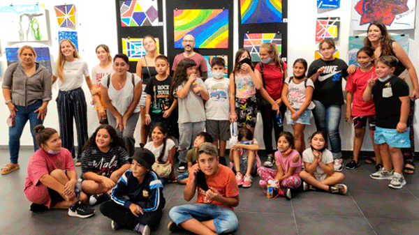 El arte de los chicos de barrios vulnerables llega a una galería de Recoleta