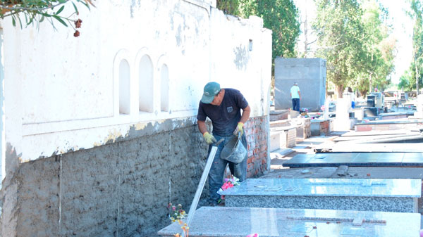 Obras para mejorar los cementerios de La Llave y Cañada Seca