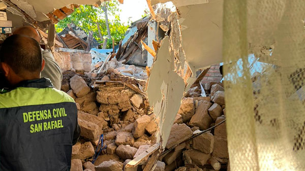 La mujer a la que se le cayó una pared de su casa encima continúa en coma inducido