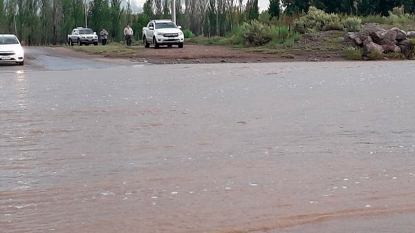 Recomienda evitar el tránsito sobre el arroyo Salado or crecientes erogaciones