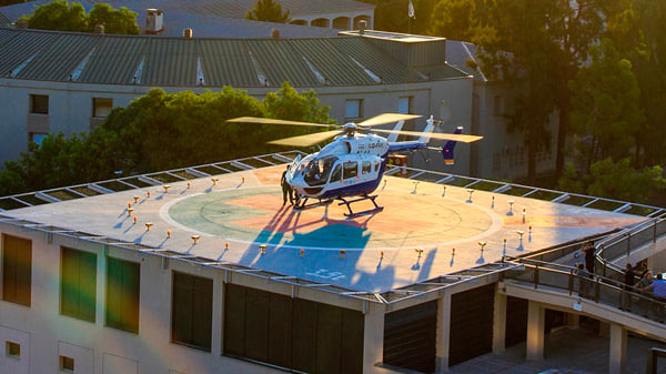 El helicóptero sanitario realizó prácticas en el helipuerto del Schestakow