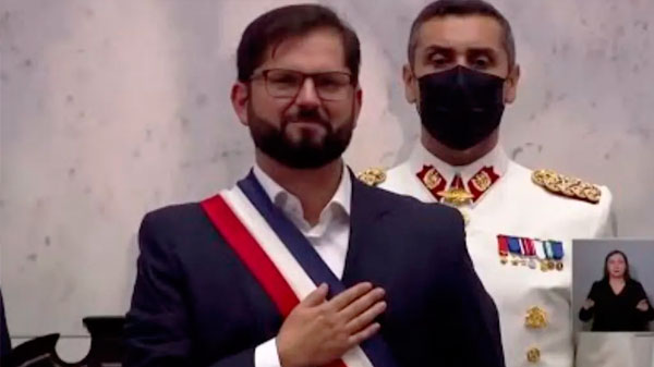 Gabriel Boric asumió como presidente de Chile en una ceremonia llena de símbolos