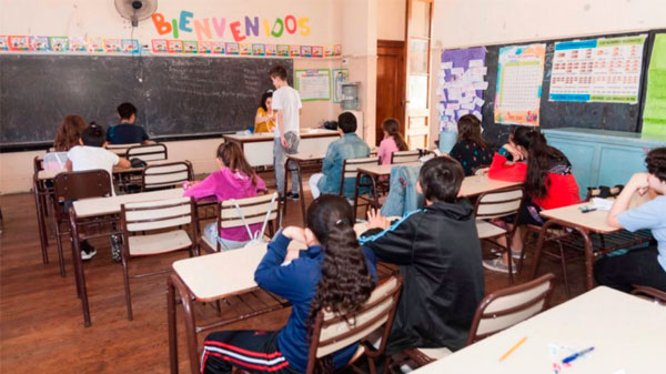 Buscan que los docentes en Mendoza se puedan jubilar con 25 años de aporte 