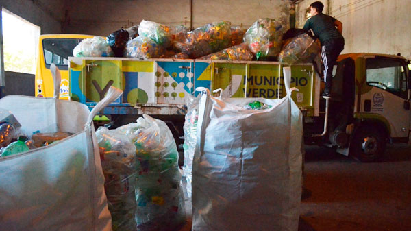Más de 600 kilos de botellas se juntaron con el “Eco Canje”