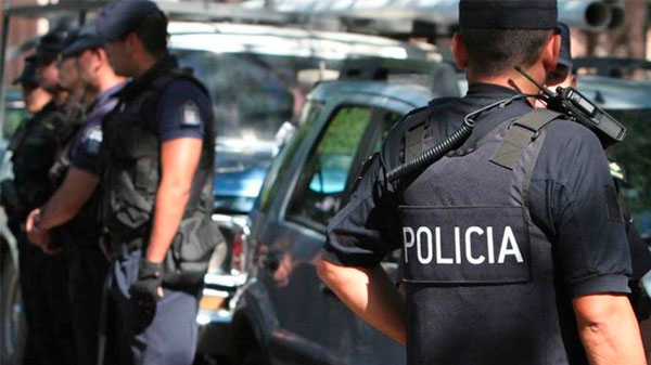 Policías del Sur fueron llevados a Mendoza para cubrir vendimia con pocos recursos