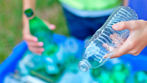 “Eco Canje”: dejá tu botella plástica y llévate un regalo
