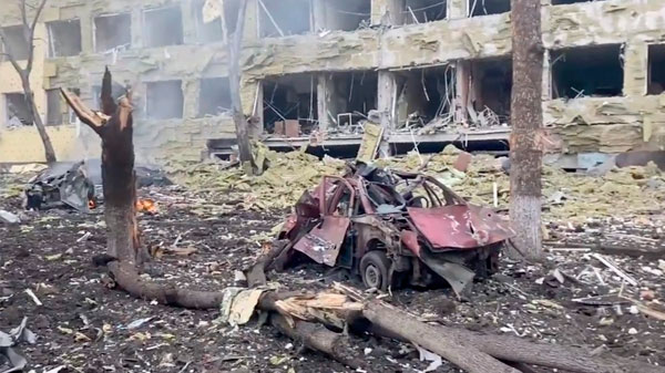 Zelenski acusó a los rusos de bombardear un hospital de maternidad