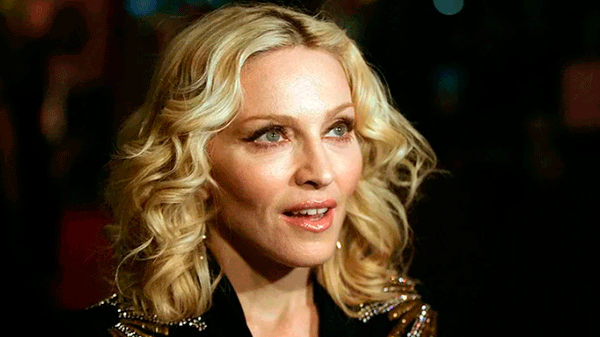 La última apuesta capilar de Madonna: raíces oscuras al descubierto