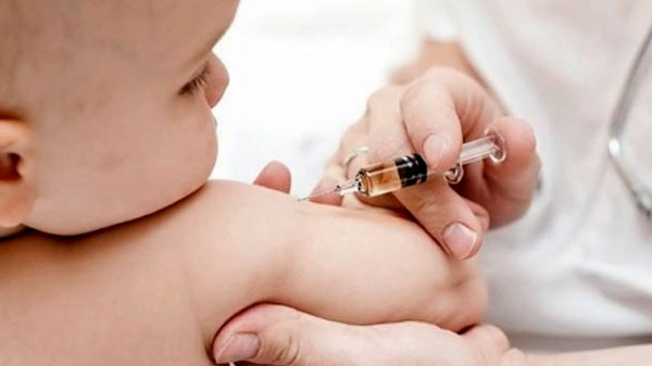Ruegan que lleven a los niños a vacunar contra el sarampión, rubéola, paperas y poliomielitis