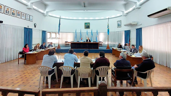 Los secretarios del Ejecutivo Municipal respondieron preguntas de concejales
