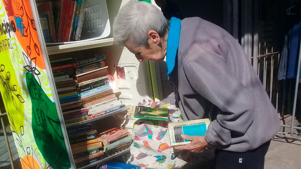 Vecinos del barrio San Martín cuentan con una “Heladera literaria”