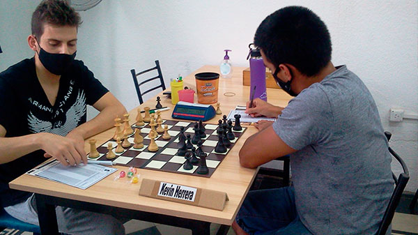 Torneo de ajedrez infantil y juvenil “Día de la Patria”