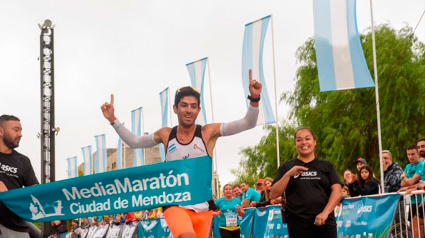 Nicolás Verdugo ganó la Maratón Ciudad de Mendoza