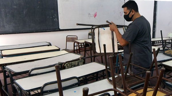 Más de la mitad de las escuelas de Mendoza no cuentan con las mesas y sillas necesarias
