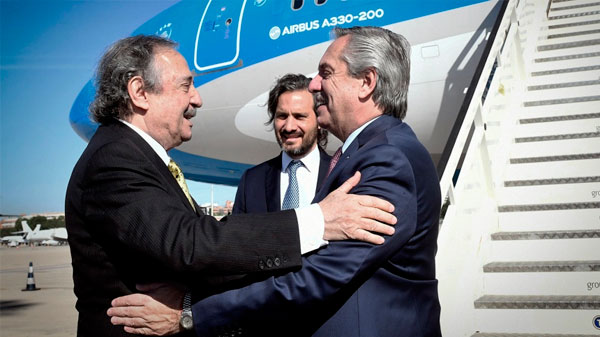 El Presidente llegó a Madrid: hoy se reúne con Pedro Sánchez y el rey Felipe
