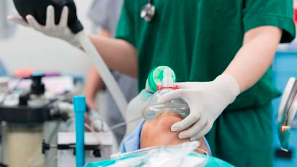 Además del sueldo, los anestesiólogos cobrarán un extra por cada cirugía que realicen