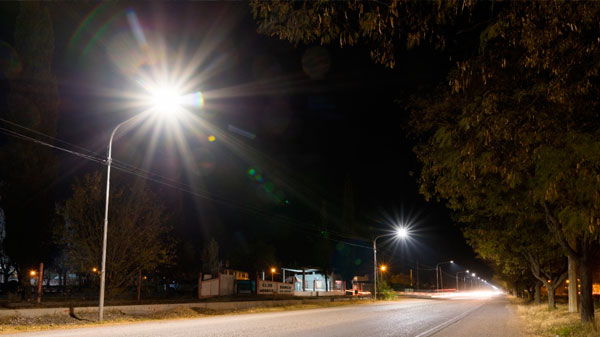 Nuevas luminarias en avenida Rawson y calles de Cuadro Nacional