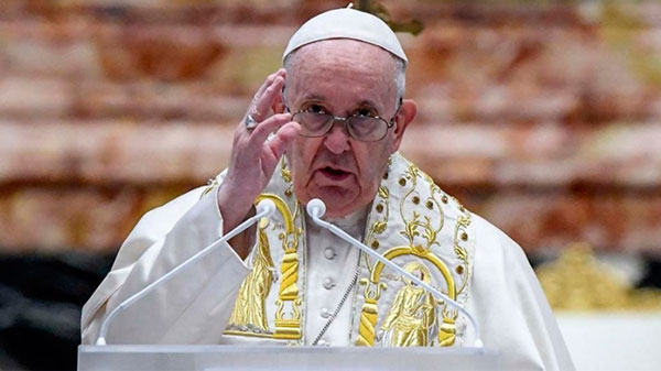 Francisco convocó a una reunión mundial de cardenales para reflexionar sobre la nueva Constitución