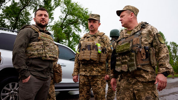 Zelenski visitó el este de Ucrania y destituyó al jefe de seguridad