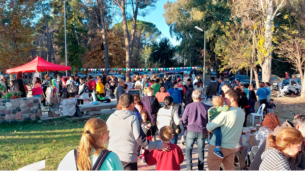 Una multitud disfrutó de la Feria de la Juventud en el parque