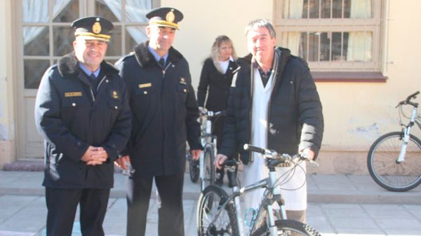 La Policía donó bicicletas a escuelas rurales de General Alvear