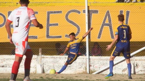 Por la primera fecha del Clausura A Huracán goleó a Balloffet