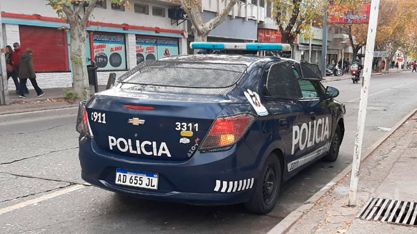 En procedimiento policial se secuestró una damajuana de vino