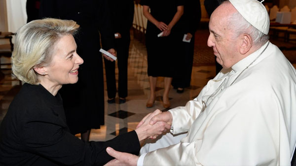 Francisco recibió a Ursula von der Leyen para hablar sobre la guerra en Ucrania