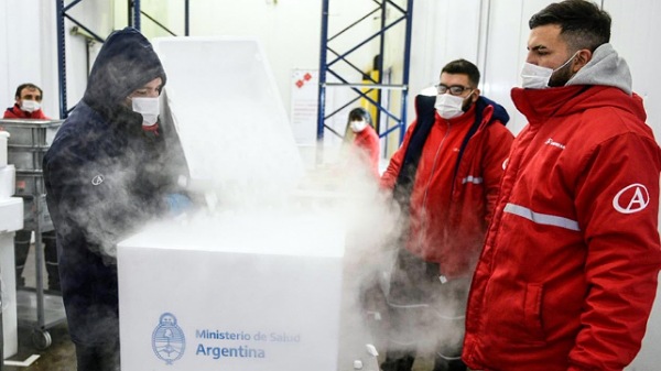 Llegan al país vacunas Covid-19 para niños de 6 meses