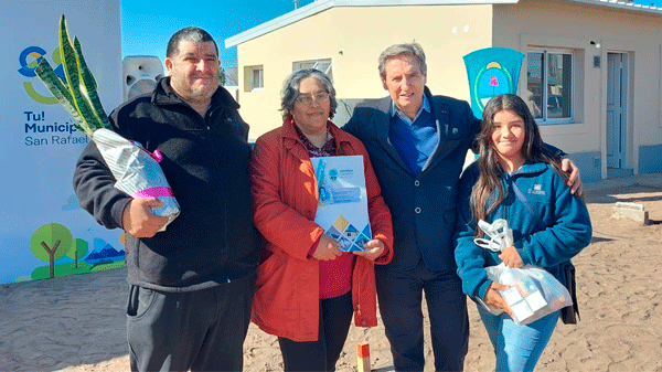 Atuel Norte: familias recibieron las llaves de su nueva vivienda