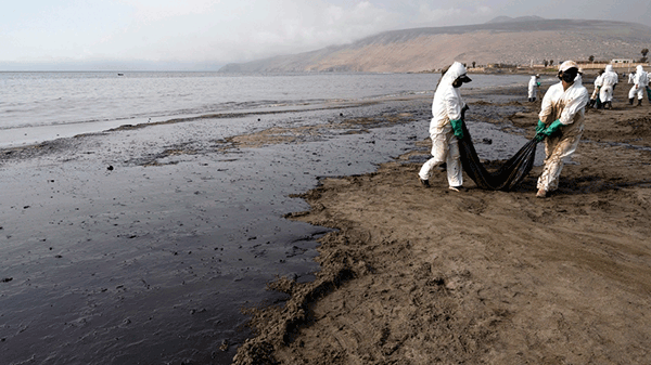 Perú busca reparaciones económicas por su mayor desastre ecológico