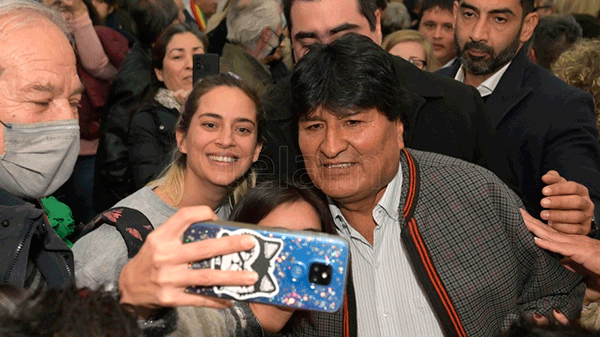 Evo Morales denunció que le robaron el celular y causó revuelo