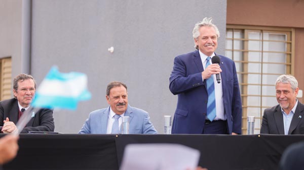 Alberto Fernández entregó viviendas e inauguró un jardín de infantes en La Rioja