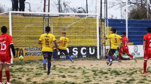 Huracán goleó y está cerca del campeonato