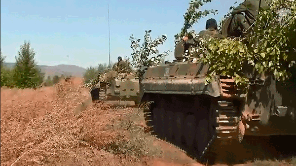 Rusia despliega vehículos y armas en Jarkov, tras los avances ucranianos en la región