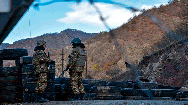 Armenia y Azerbaiyán se acusan de violar la tregua, tras choques mortíferos en la frontera